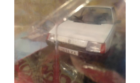 ЗАЗ-1102 ’Таврия’. Легендарные советские автомобили №35. 1:24, масштабная модель, scale24