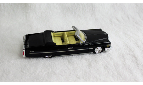 1/43  Cadillac NEW RAY, масштабная модель