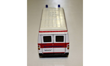 1/43  Mersedes Benz Sprinter Van  Cararama, масштабная модель, Mercedes-Benz, scale43