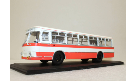 1/43     ЛиаЗ 677      Classicbus, масштабная модель, 1:43