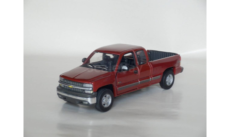 Chevrolet Silverado 2000 red- CARARAMA - 1/43 (без упаковки, дефект), масштабная модель, scale43