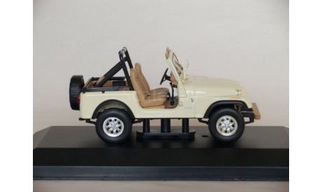 Jeep CJ-7 Laredo 1982 - WHITE BOX - 1/43, масштабная модель, WhiteBox, scale43