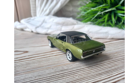 1/43 Ford Mustang зеленый с черной крышей Norev, масштабная модель, scale43