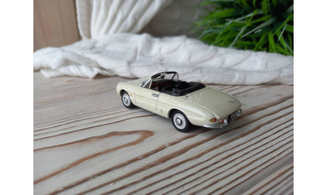 Alfa Romeo Spider 1600 Duetto Grani & Partners, масштабная модель, scale43