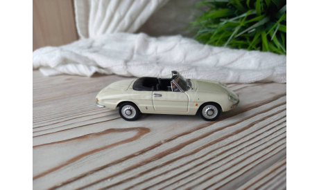 Alfa Romeo Spider 1600 Duetto Grani & Partners, масштабная модель, scale43