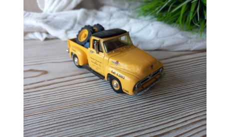 Ford F-100 1955 ’Caterpillar’ Matchbox, масштабная модель, scale43
