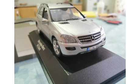 Mercedes M class 2006г Ml350 minichamps, масштабная модель, Mercedes-Benz, 1:43, 1/43