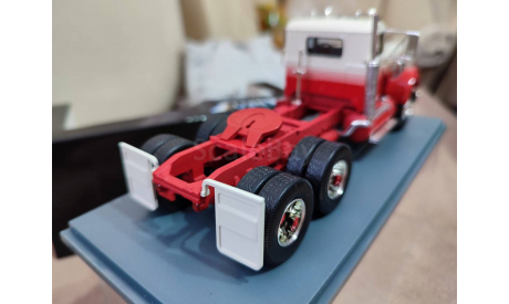 Neo White Road Boss 1-43 Вайт от NEO, масштабная модель, scale43