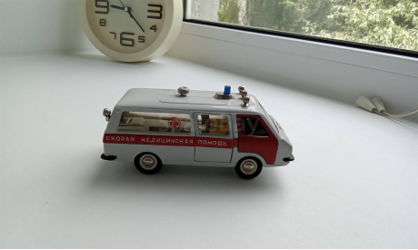 Модель раф 2203 скорая помощь 1986 год, масштабная модель, scale0