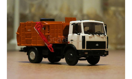 Мусоровоз с манипулятором МКМ-35 (на шасси МАЗ-5337), масштабная модель, 1:43, 1/43, Автоистория (АИСТ)