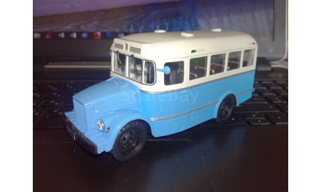 КАвЗ-651 Бело-голубой СССР CLASSICBUS, масштабная модель, scale43