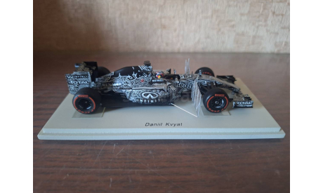 1/43 F1 Red Bull Renault RB11 Test car Kvyat 2015, масштабная модель, Spark, scale43