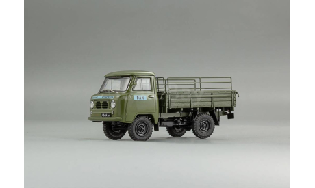 УАЗ- 450Д «Военная Автоинспекция» МО СССР 1963 г. с аксессуарами в кузове, масштабная модель, DiP Models, scale43
