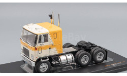 GMC Astro 95 towing vehicle (1970), ochre-yellow creme