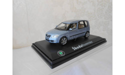 Abrex. 1:43 Модель автомобиля SKODA Roomster silwerblau.