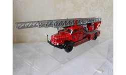 Krupp DL52 Feuerwehr mit Drehleiter rot 1:43 ATLAS