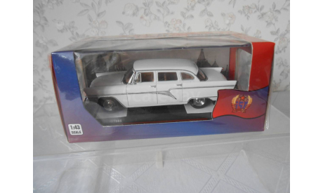 IST085  GAZ  13  TCHAIKA   1965  WHITE, масштабная модель, ГАЗ, IST Models, scale43