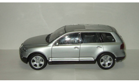 Фольксваген VW Volkswagen Touareg 4x4 2004 Bburago 1:18, масштабная модель, 1/18