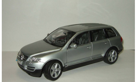 Фольксваген VW Volkswagen Touareg 4x4 2004 Bburago 1:18, масштабная модель, 1/18