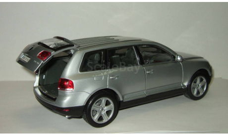 Фольксваген VW Volkswagen Touareg 4x4 2004 Bburago 1:18, масштабная модель, 1/18