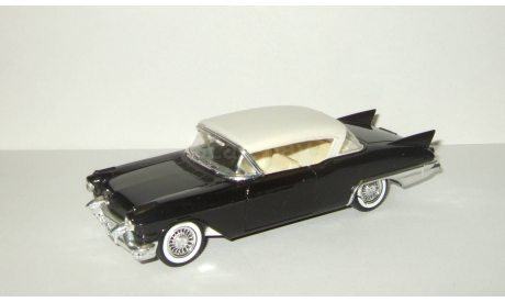 Кадиллак Cadillac Eldorado Biarritz 1957 Черный Solido 1:43 Made in France Ранний № 4500 Открывается капот, масштабная модель, scale43