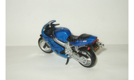 мотоцикл Triumph Daytona 600 Maisto 1:18, масштабная модель мотоцикла, 1/18, Maisto-Swarovski
