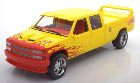 Шевроле Chevrolet C-2500 Silverado Custom Crew Cab ’Pussy Wagon’ 1997 (из к/ф ’Убить Билла’) Greenlight 1:18 19015, масштабная модель, scale18, Greenlight Collectibles