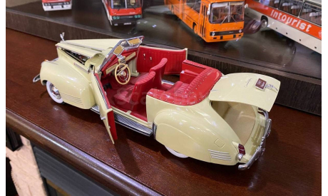 1/18 Packard 180 Darrin Victoria, 1941(Signature), масштабная модель, scale18