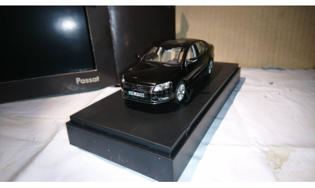 Volkswagen (VW) Passat B7 black (2010—2015) 1/43, масштабная модель, i-Scale (Schuco) Dealer Box, scale43