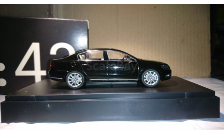 Volkswagen (VW) Passat B7 black (2010—2015) 1/43, масштабная модель, i-Scale (Schuco) Dealer Box, scale43