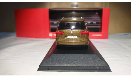 Seat Alhambra 2-nd Generation (Typ 7N/2010-2020) 1/43 Dealer Box, масштабная модель, iScale, scale43
