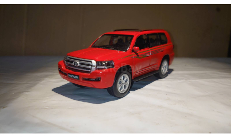 Toyota Land Cruiser 200 second restyle (2020) 1/43, масштабная модель, Kingstoy, scale43