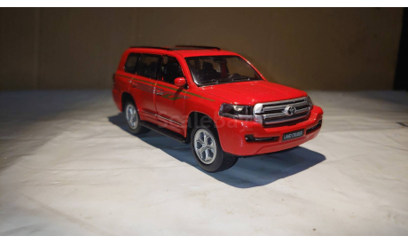 Toyota Land Cruiser 200 second restyle (2020) 1/43, масштабная модель, Kingstoy, scale43