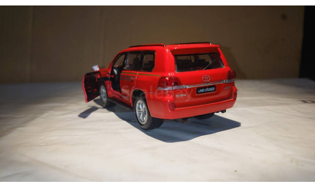 Toyota Land Cruiser 200 second restyle (2020) 1/43, масштабная модель, Kingstoy, scale43