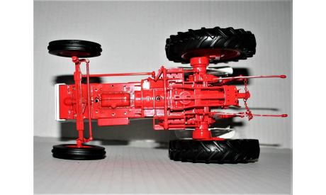 CASE David Brown 995 (1973 г.) red/white Italy, масштабная модель трактора, Universal Hobbies, scale16