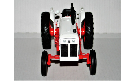 CASE David Brown 995 (1973 г.) red/white Italy, масштабная модель трактора, Universal Hobbies, scale16