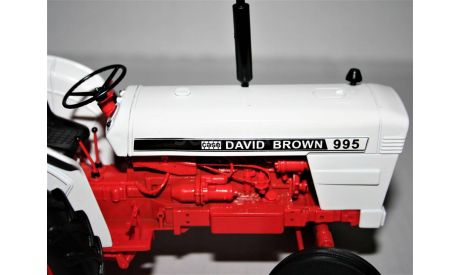 CASE David Brown 995 (1973 г.) red/white Italy, масштабная модель трактора, Universal Hobbies, scale16