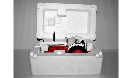 CASE David Brown 995 (1973 г.) red/white Italy, масштабная модель трактора, Universal Hobbies, scale16