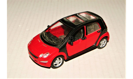 1/35 Maisto Smart Forfour 2004-2006 red/black, Germany, масштабная модель, scale35