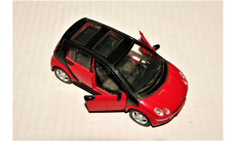 1/35 Maisto Smart Forfour 2004-2006 red/black, Germany, масштабная модель, scale35