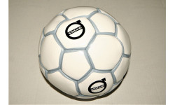 НОВЫЙ мяч VOLVO белый, с серыми бороздками