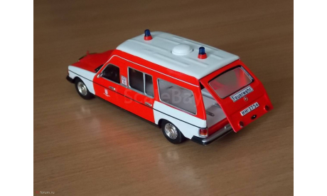 Mercedes-Benz W123 300D (Feuerwehr). скорая медицинская помощь ambulance, масштабная модель, 1:43, 1/43