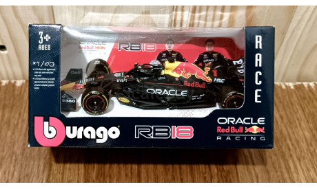 Red Bull Racing RB18 #1 World Champion Max Verstappen, масштабная модель, BBurago, Red Bull F1, scale43