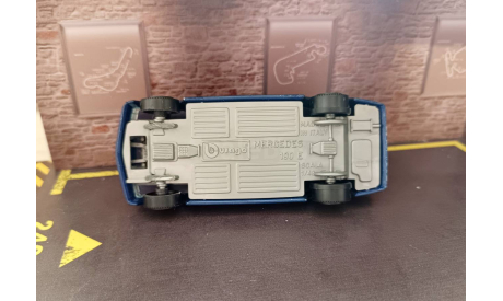 Mercedes Benz 190E 2.3-16 (W201) Made in Italy, масштабная модель, BBurago, Mercedes-Benz, scale43