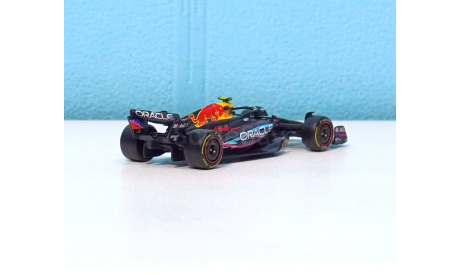 Red Bull Racing RB19 #11 Grand Prix Miami 2023 Sergio Perez, масштабная модель, BBurago, Red Bull F1, scale43