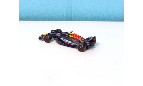 Red Bull Racing RB19 #11 Grand Prix Miami 2023 Sergio Perez, масштабная модель, BBurago, Red Bull F1, scale43