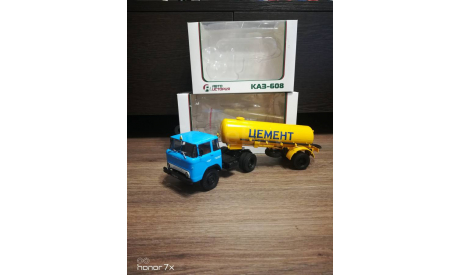 КАЗ-608 седельный тягач, синий + полуприцеп-цементовоз ТЦ-4, сцепка 1:43, масштабная модель, Автоистория (АИСТ), 1/43