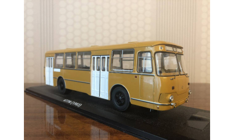 ЛиАЗ-677М Classicbus c дефектом стекла., масштабная модель, 1:43, 1/43