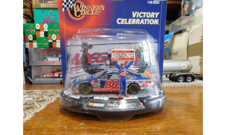 Ford Taurus, Nascar, Winners Circle c фигуркой Dale Jarrett, масштабная модель, scale43