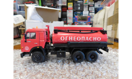 КАМАЗ-54115 Цистерна ’Огнеопасно’ , 1:43 Autobahn (Cararama), масштабная модель, scale43